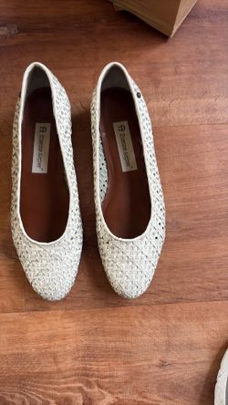 White leather Etienne Aigner flats sz 8N