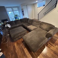 Sectional couch  free delivery✅