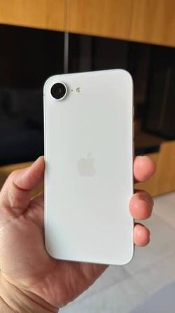 Apple iPhone 16 e