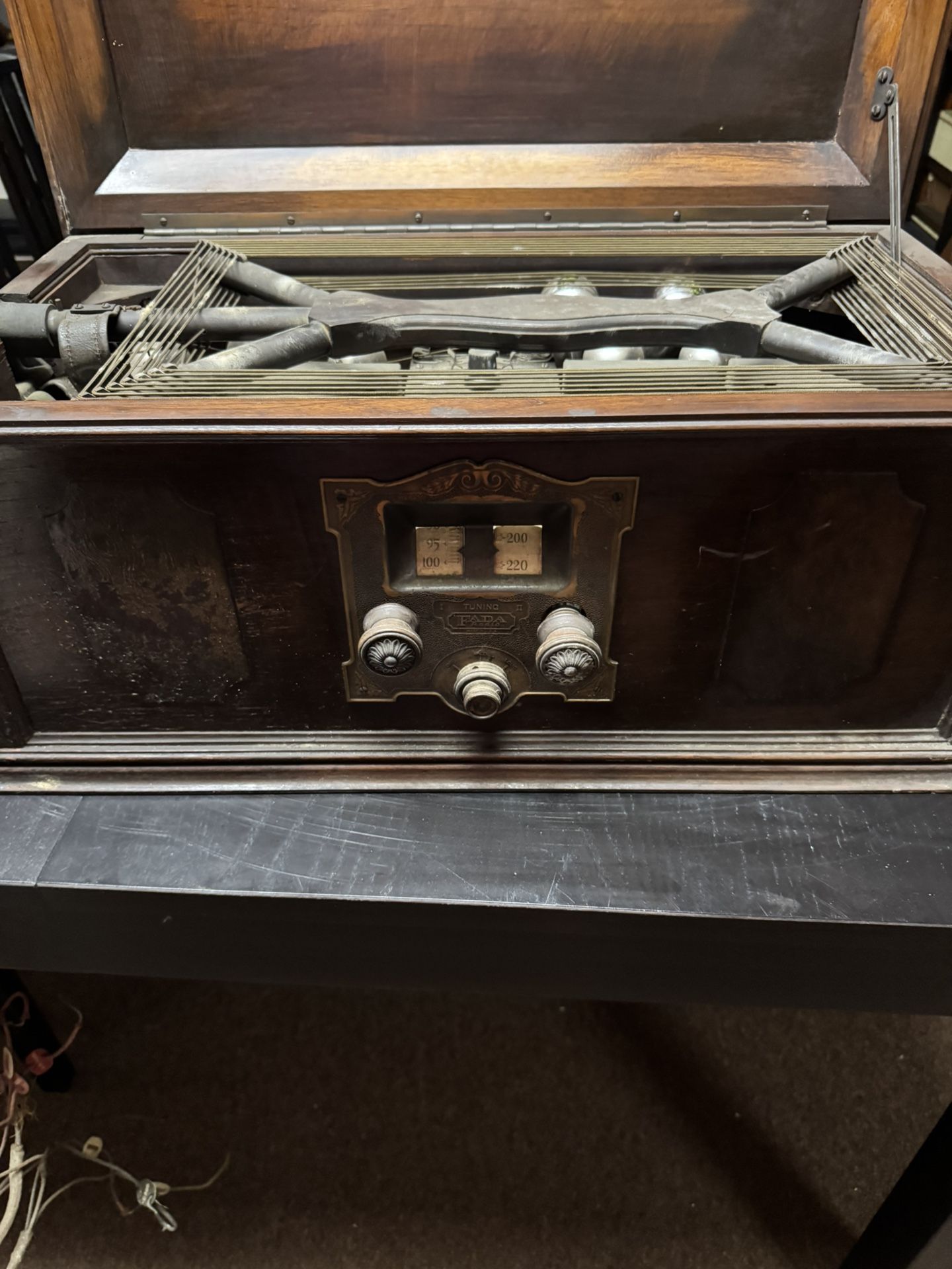 Fada Vintage Tube Radio for Restoration 