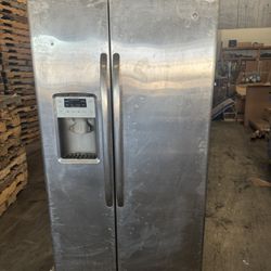 Refrigerator/Refrigerador 