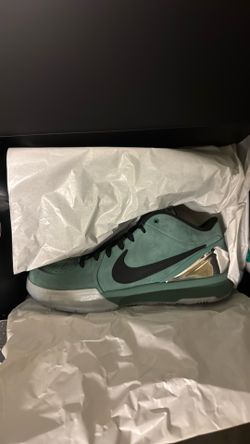 DS Kobe 4 Girl Dad. Size 8.5
