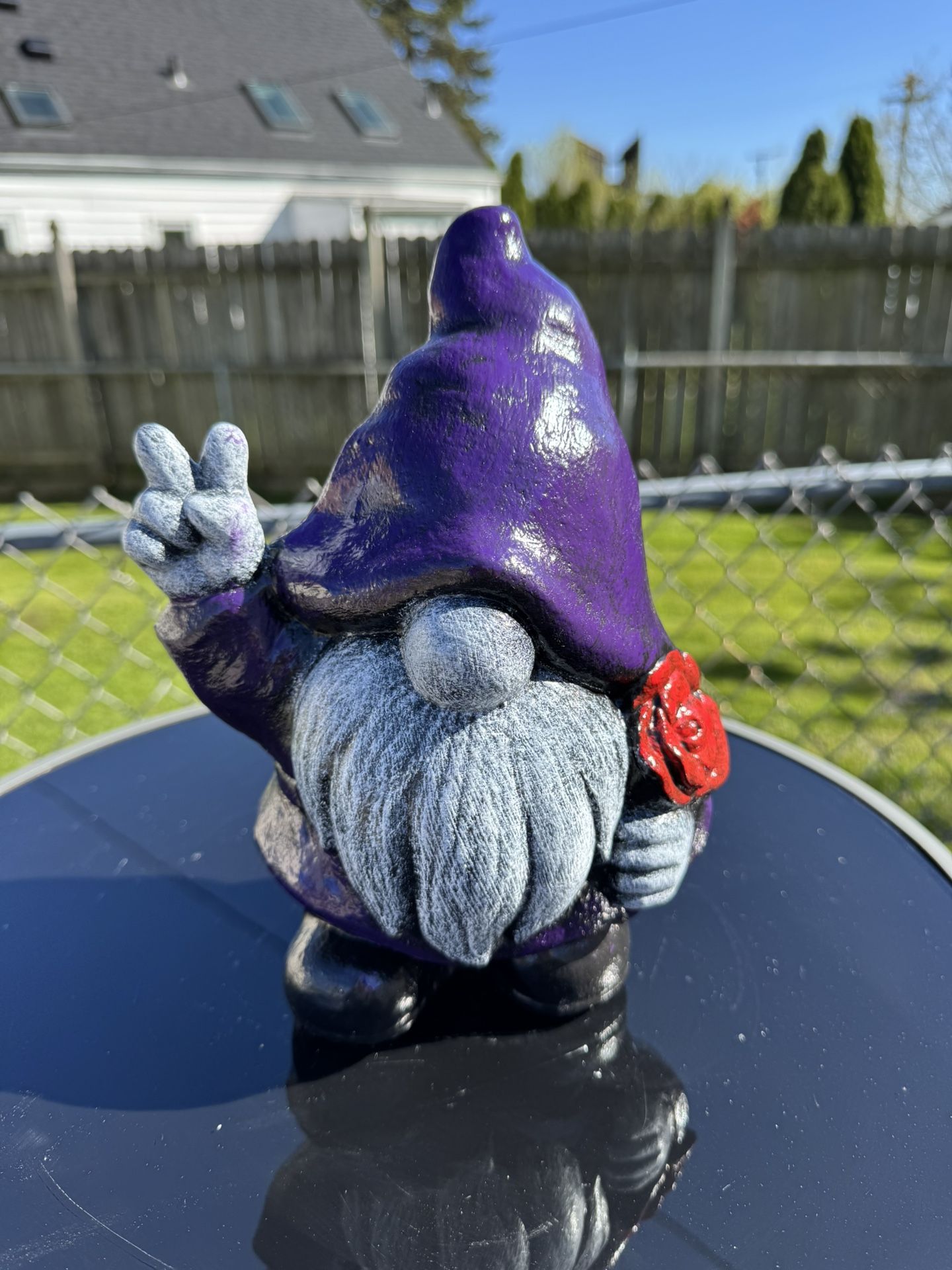 Gnome Flashing Peace Sign