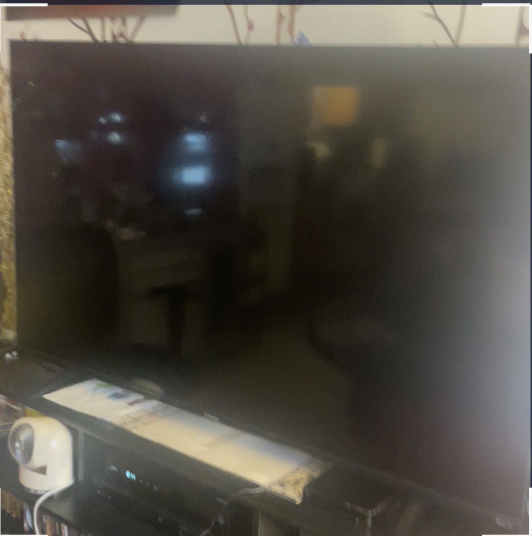 55” Inch Roku Tv!!! COME WITH LED ON THE BACK