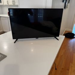32” insignia Flatscreen TV