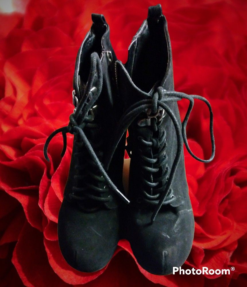 Women's Bamboo Black Suede Wedge Boots Size 8 