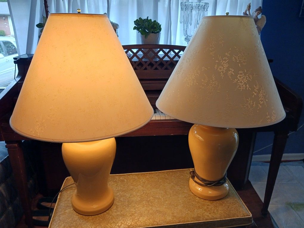  REALLY NEAT LOOKING VINTAGE  Yellow LAMPS  WORK GREAT 