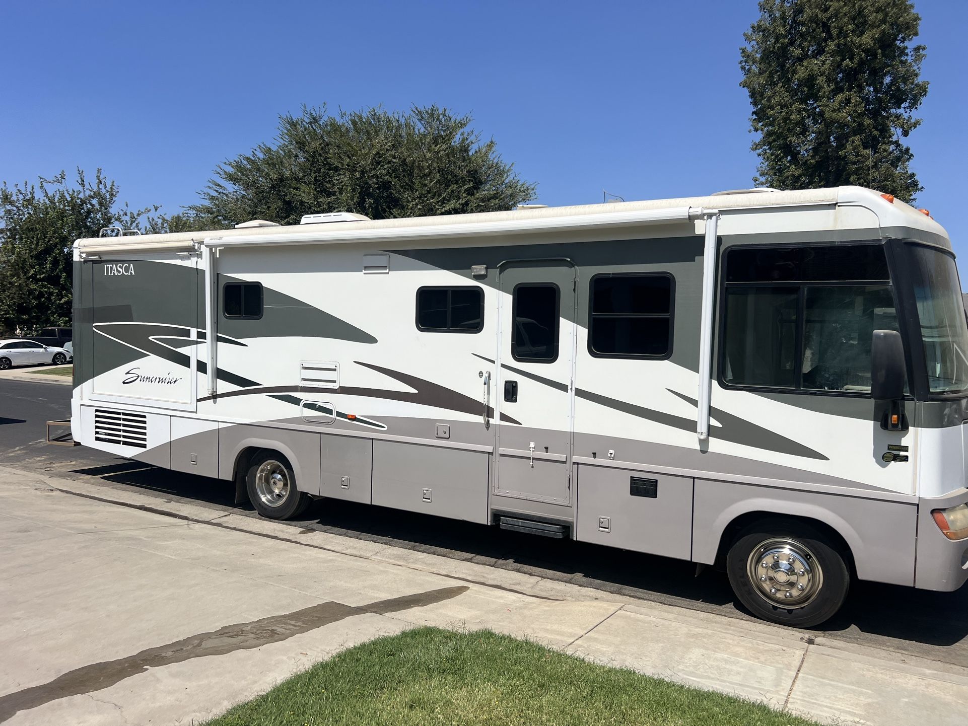2005 Winnebago Itasca Suncruiser
