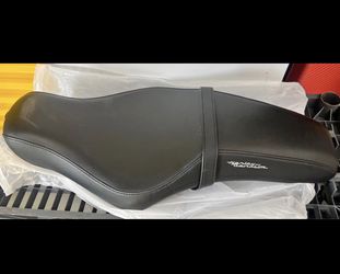 Genuine Harley-Davidson OEM seat & handle bar $ 220 both