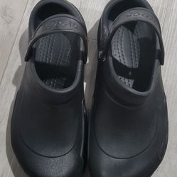 Crocs Enclosed Style All Black Sz 10 Men or 12 Women