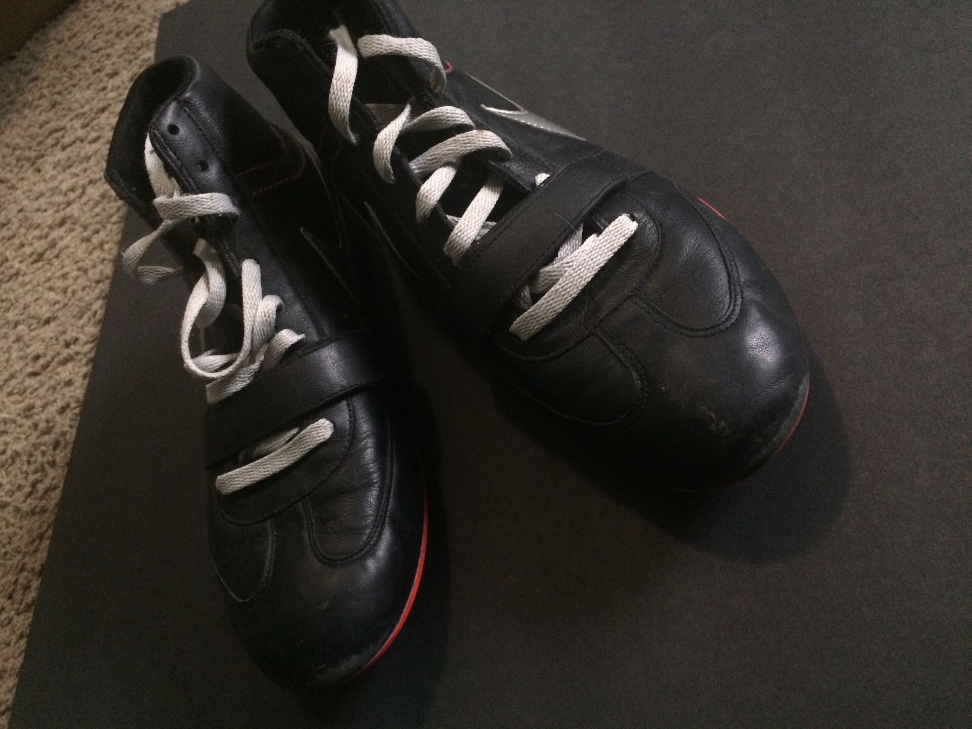 Soccer shoes