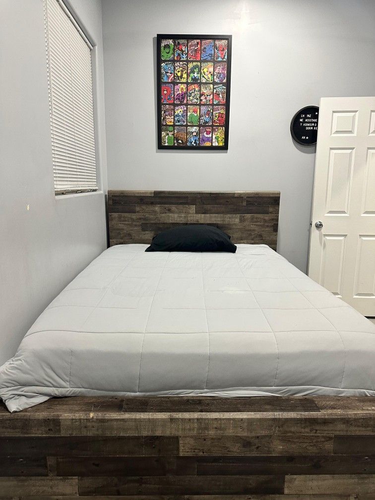 Queen Size Bedroom Set Comes With Mattress Located In Queen Creek