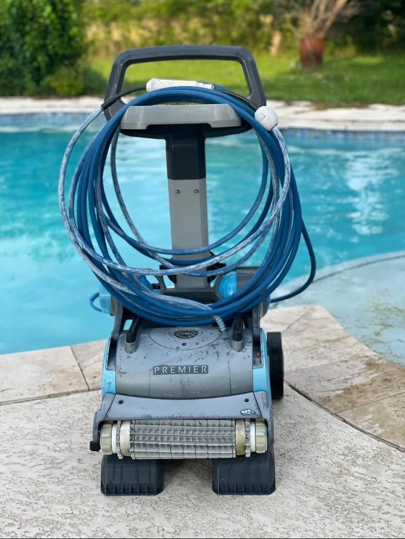 Dolphin Robotic Pool Cleaner & Caddy