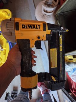 DEWALT DWFP1838 18-Gauge Pneumatic Brad Nailer