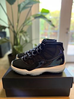 Size 9 Nike Jordan 11 space jam