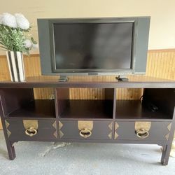 Beautiful entertainment cabinet for TV 65 x 20 measurement