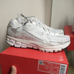 New Nike Zoom Vomero 5 Men Size 9 Vast Grey