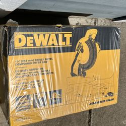DeWalt Saw
