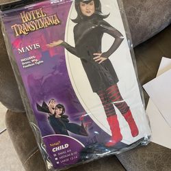 Mavis costume 