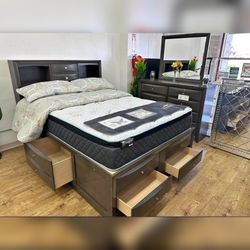 4- Pieces Wood finish Queen Bedroom set