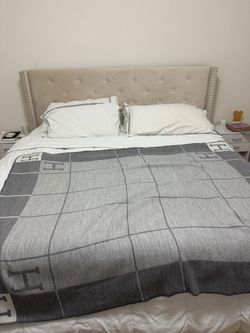 Complete King Size Bed Set Used Excellent Condition Local Pick Up Only