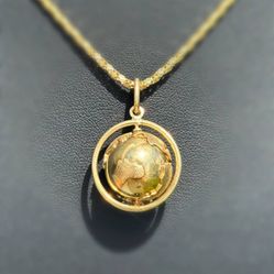 10k yellow gold Globus Europe Pendant charm