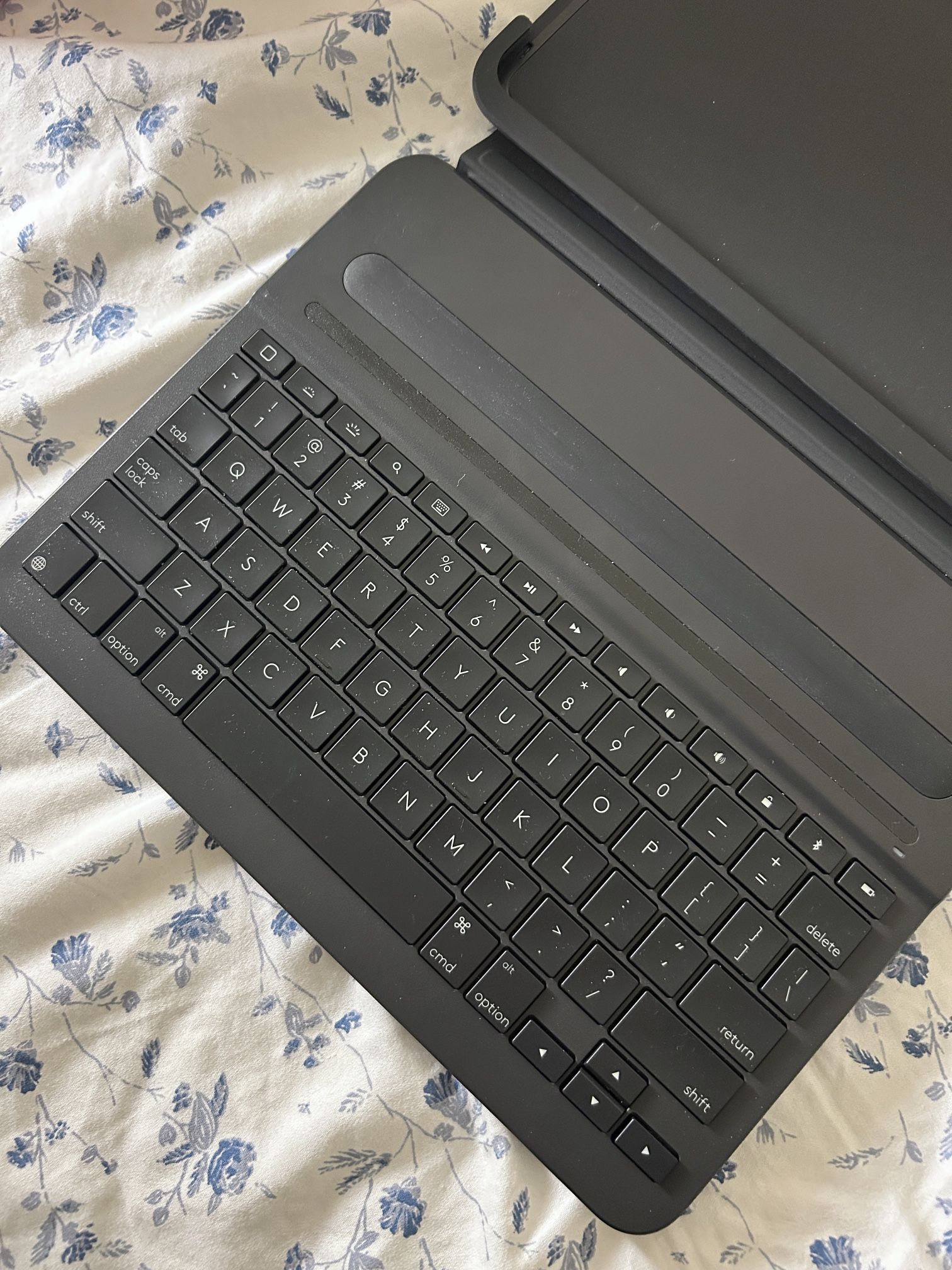 Logitech Slim Folio Keyboard Pro Keyboard (iPad Pro 11)