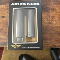 Arlen Ness Knurled Black Grips