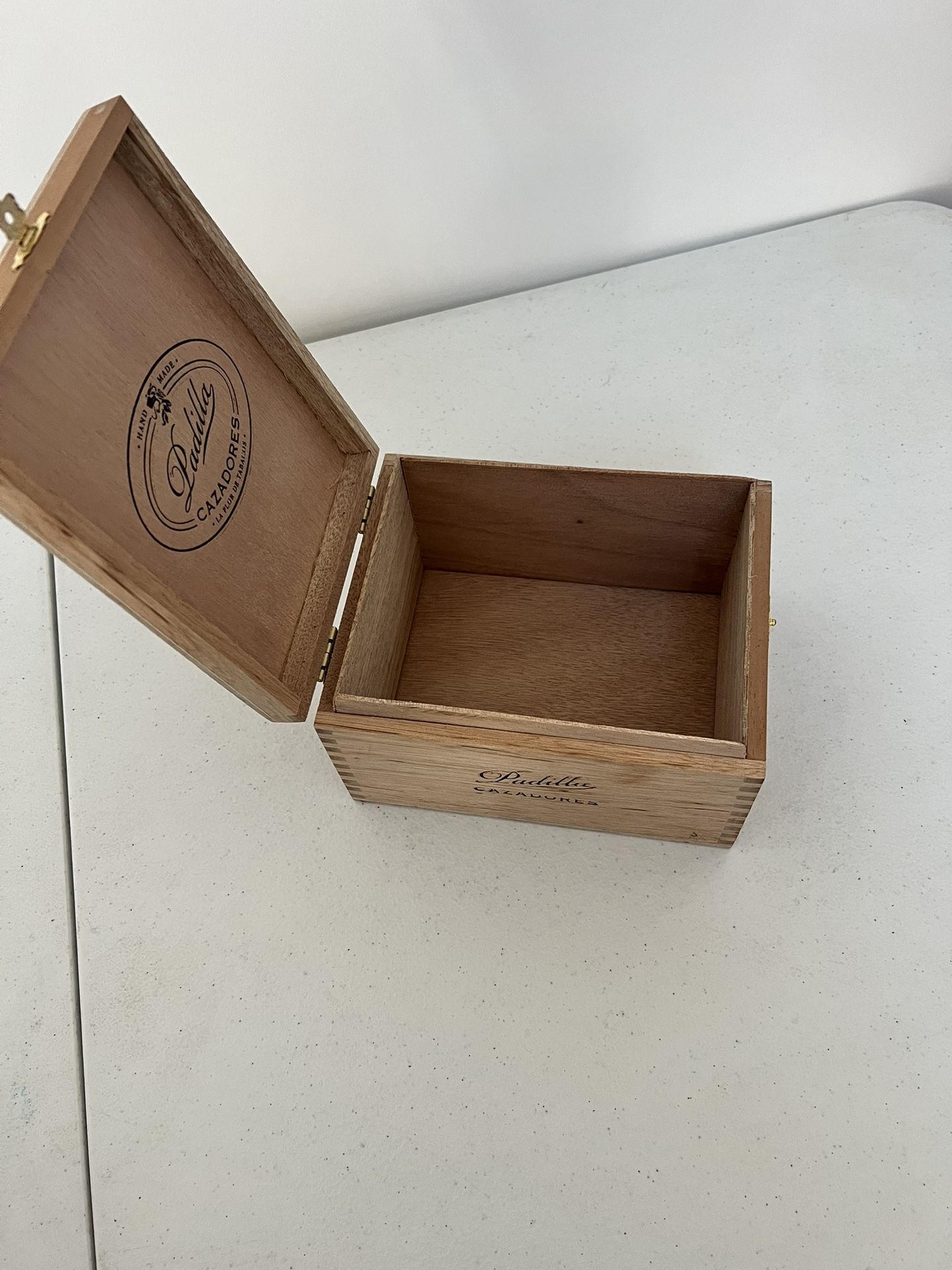 7x5.5x4 Wooden Box Ready To Be Decorated. Odor Free Cigar Box Wooden For Organization Storage Or Decor. Quinceanera Box, Wedding Box Plain