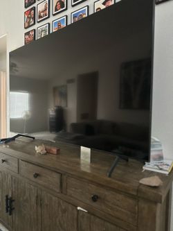Samsung 75" Crystal UHD 4K Smart TV - Excellent Condition