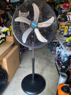 20" INDUSTRIAL FAN IN EXCELLENT WORKING CONDITION LIKE NEW