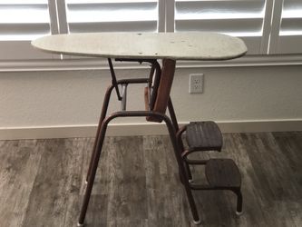 Bachelor Chair