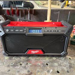 Milwaukee Bluetooth Radio