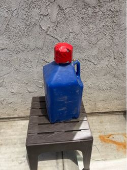 Gas can utility jug