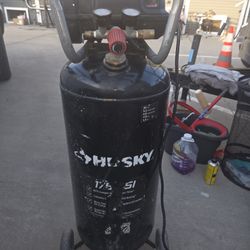 Used Like New. Husky Air Compressor 20 L. 175 Psi