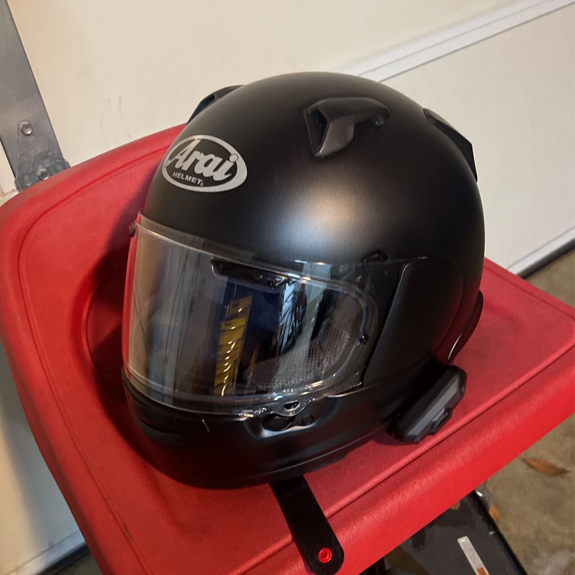 ARAi  Quantum X  Large Helmet  With A Cardo Freedom Head Set 