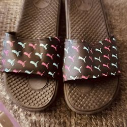 Women's puma slides 10/11