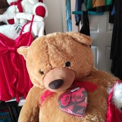 Teddy 🧸 Perfect Valentine's Gift For A Man Or Kid Or Lady Comes With Candy