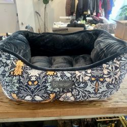 New Nandog reversible cloud bed small dog or cat. 