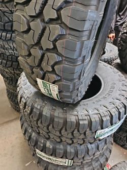 New set of tires mud terrain 285 70 17 lt