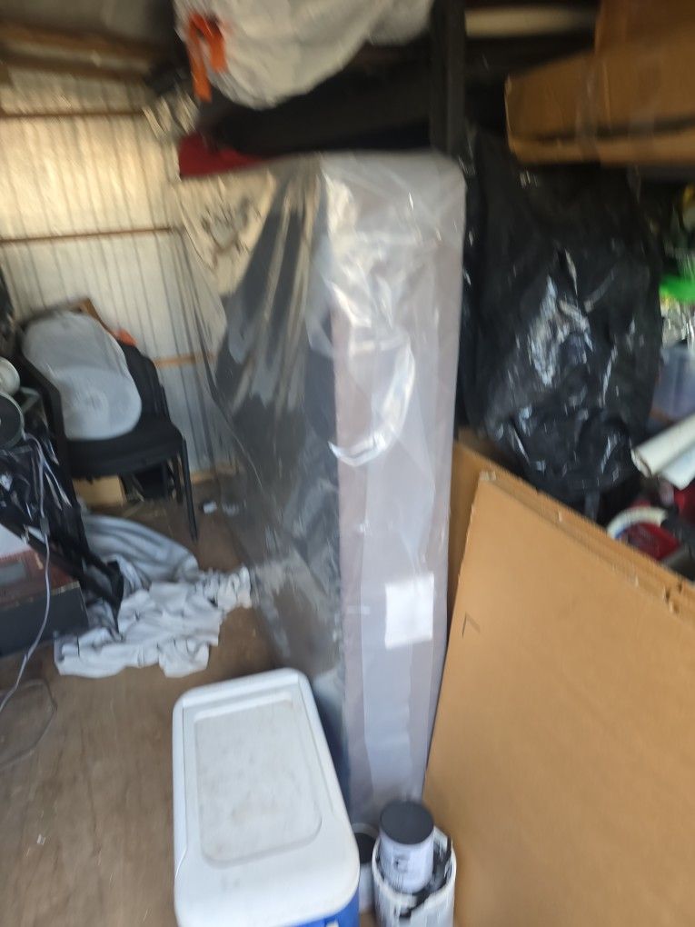 Queen Box Spring 10$