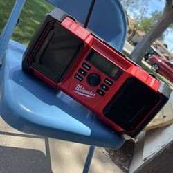 Milwaukee Jobsite Radio M18