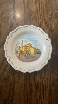 Ceramic hand painted decorative plate made in Italy