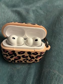 Apple AirPods Pro 3 with Leopard Print Case