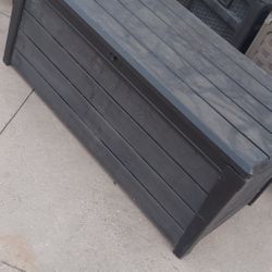 keter 150 gallon deck box $100