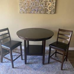 Countertop Table With Two Chairs
