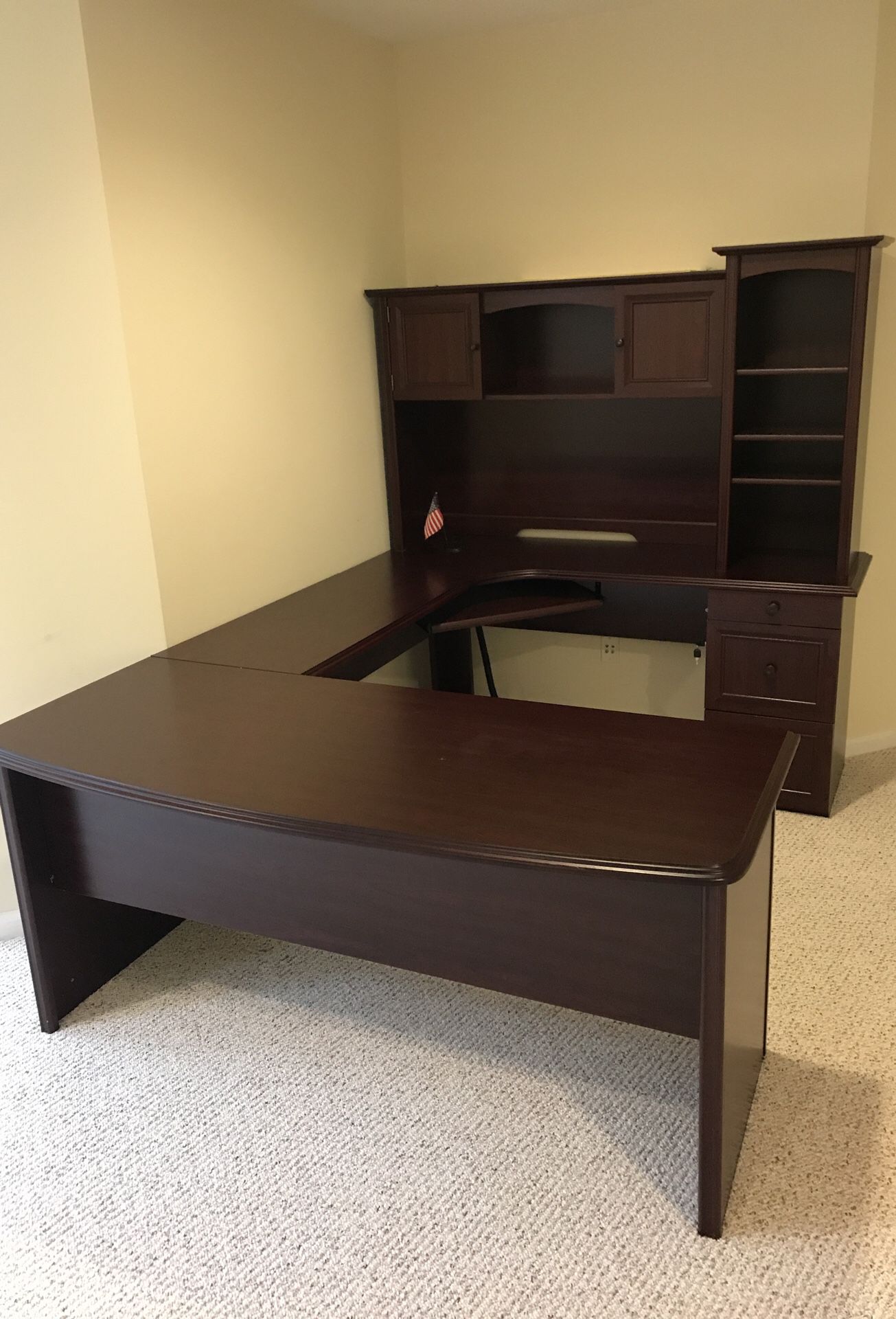 Office desk - almost new