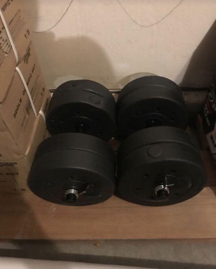 30 LBS dumbbells set of 2. 60 pounds total can adjust to 15 lbs as well