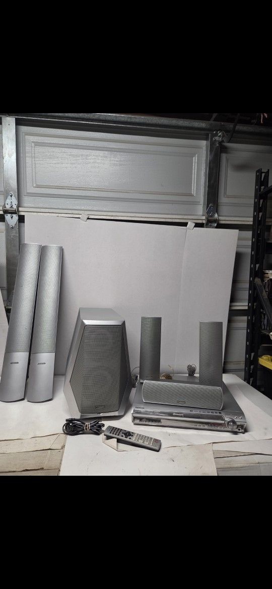 Panasonic SA-HT930 DVD /CD Home
Theater Sound Systems
Great works great
Dvd and cd
Very loud 5 speakers 1 sub woofer
The 2 big long speakers do n