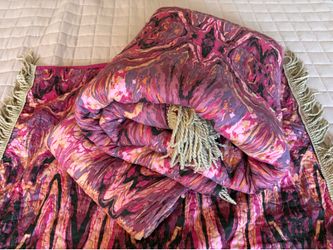 Queen Opalhouse Quilt and Shams